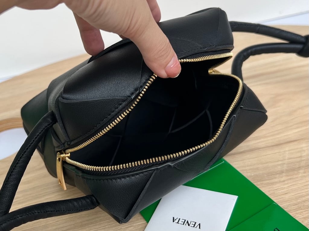 Bottega Veneta Small Cassette Camera Bag Black - 4