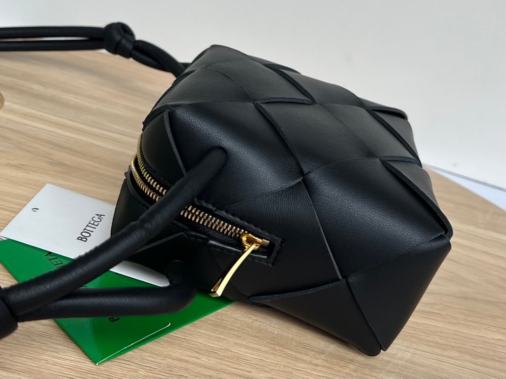 Bottega Veneta Small Cassette Camera Bag Black - 5