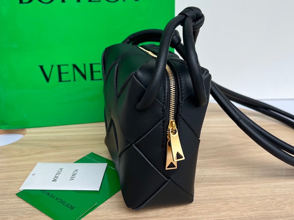 Bottega Veneta Small Cassette Camera Bag Black - 9
