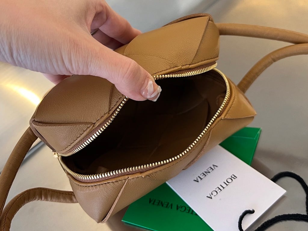 Bottega Veneta Cassette Camera Bag Tan - 4