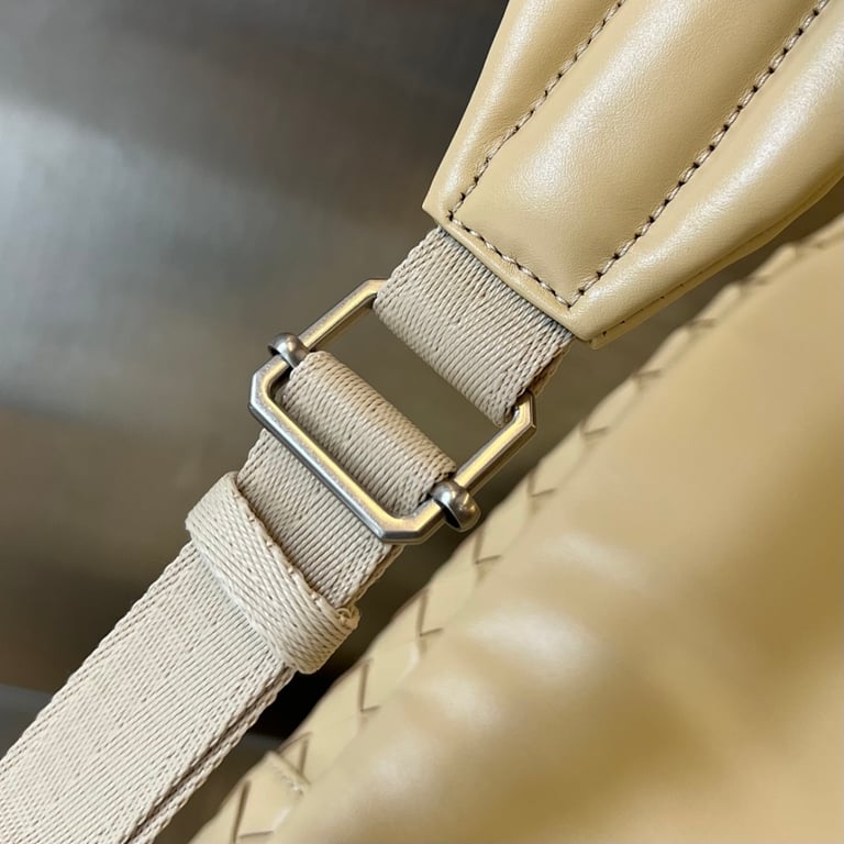 Bottega Veneta Intrecciato Leather Backpack Beige - 5