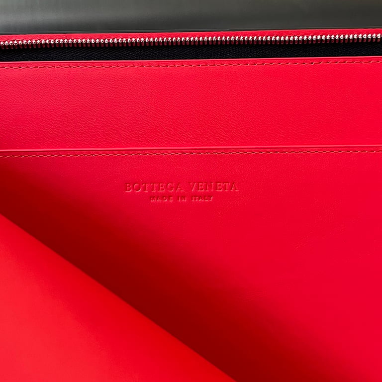 Bottega Veneta Intrecciato Clutch 607479 Black/Red - 5