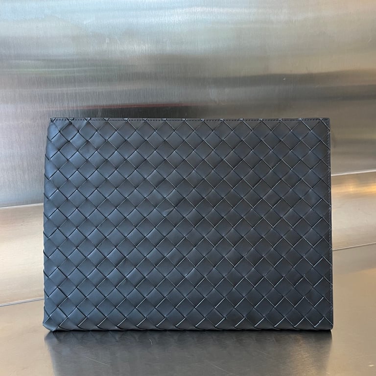 Bottega Veneta Intrecciato Clutch 607479 Black/Red - 10