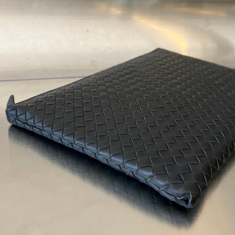 Bottega Veneta Intrecciato Pouch 522430 Black - 7