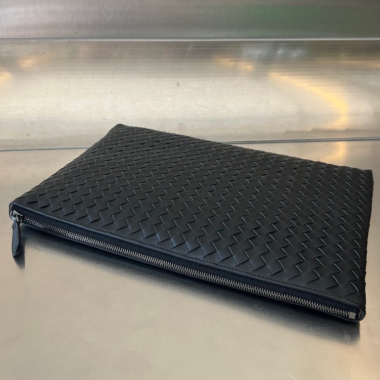 Bottega Veneta Intrecciato Pouch 522430 Black - 8