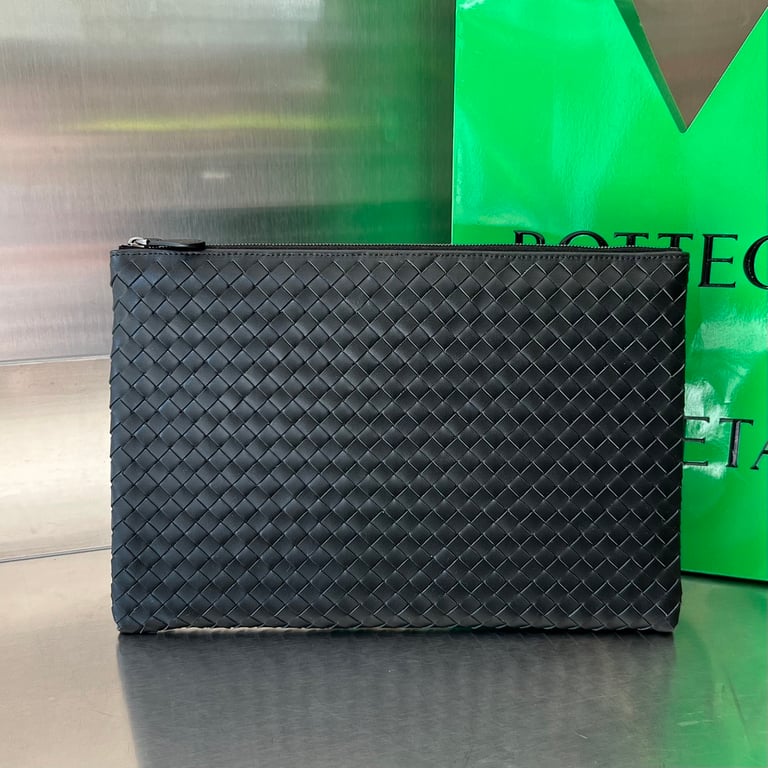 Bottega Veneta Intrecciato Pouch 522430 Black - 10