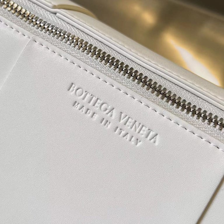 Bottega Veneta Intrecciato Cylinder Bag White 741562 - 3