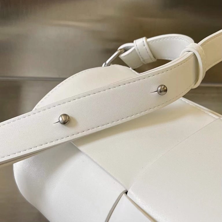 Bottega Veneta Intrecciato Cylinder Bag White 741562 - 4