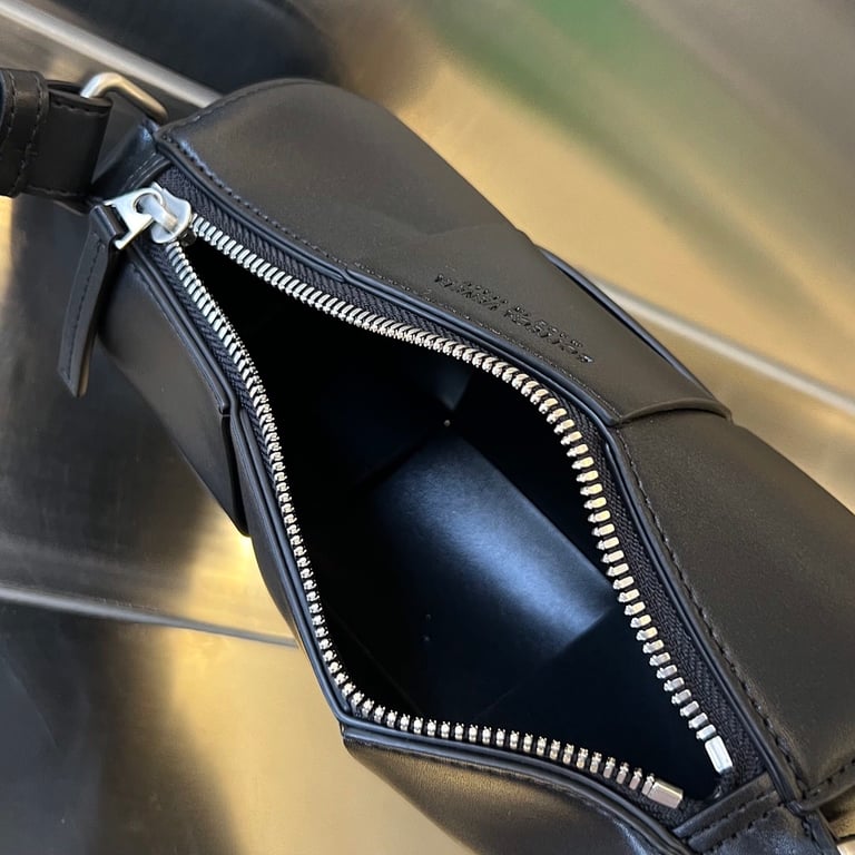 Bottega Veneta Intrecciato Cylinder Bag Black 741561 - 6