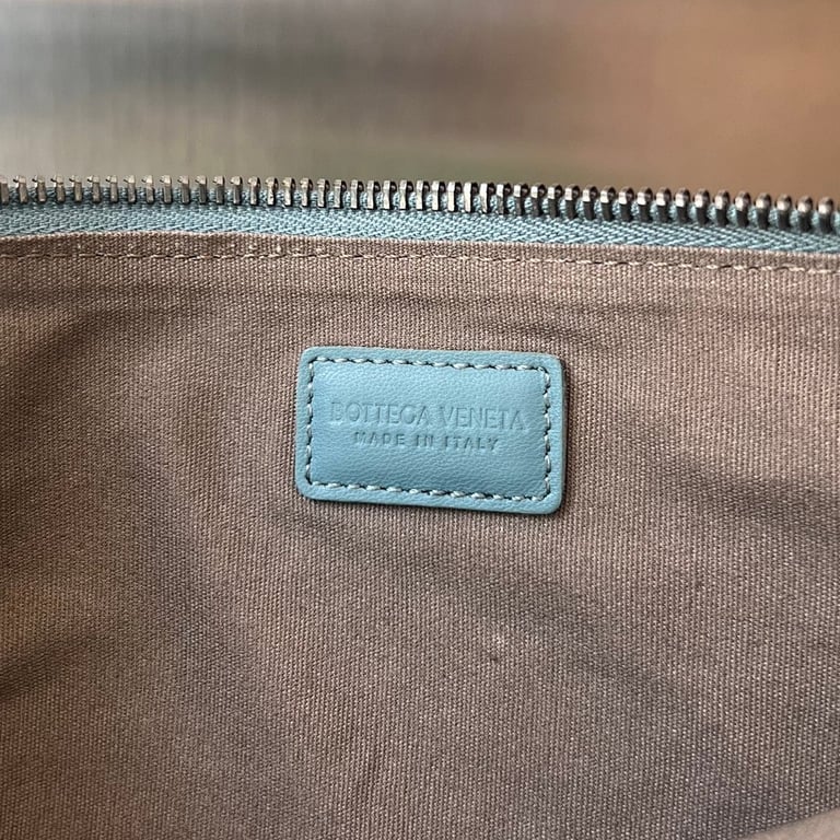 Bottega Veneta 256405 Intrecciato Leather Clutch Blue - 4