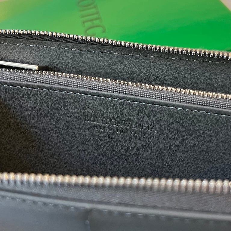 Bottega Veneta Maxi Intrecciato Zip-Around Wallet Grey - 5