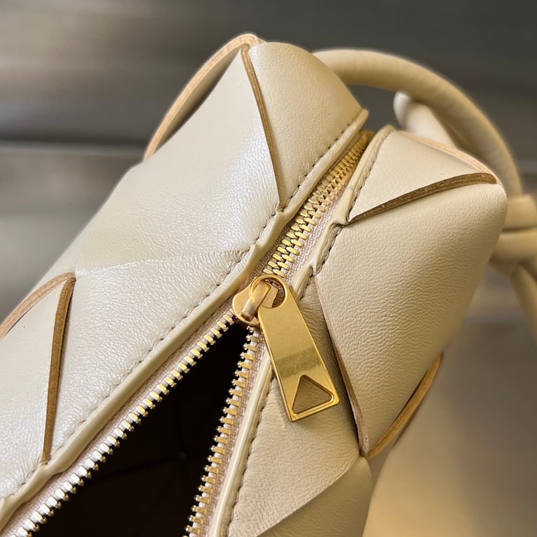 Bottega Veneta Cassette Camera Bag Cream - 3