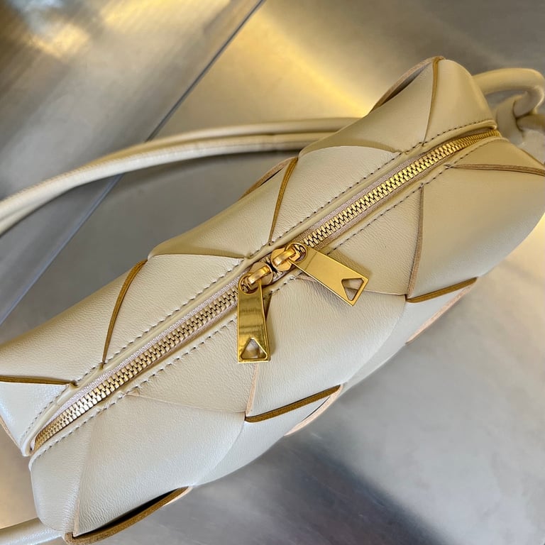 Bottega Veneta Cassette Camera Bag Cream - 4