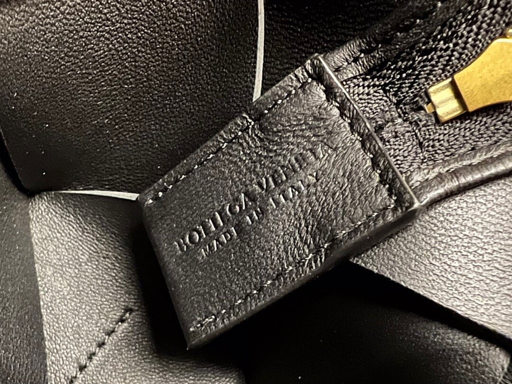 Bottega Veneta Cassette Camera Bag Black - 2