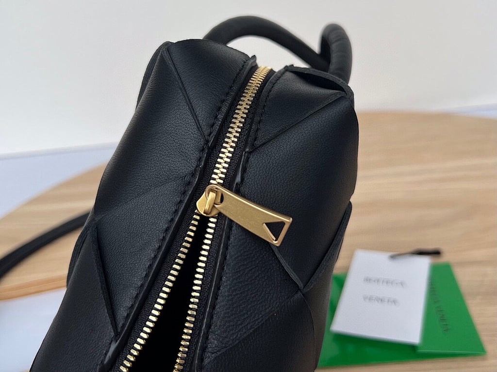 Bottega Veneta Cassette Camera Bag Black - 3
