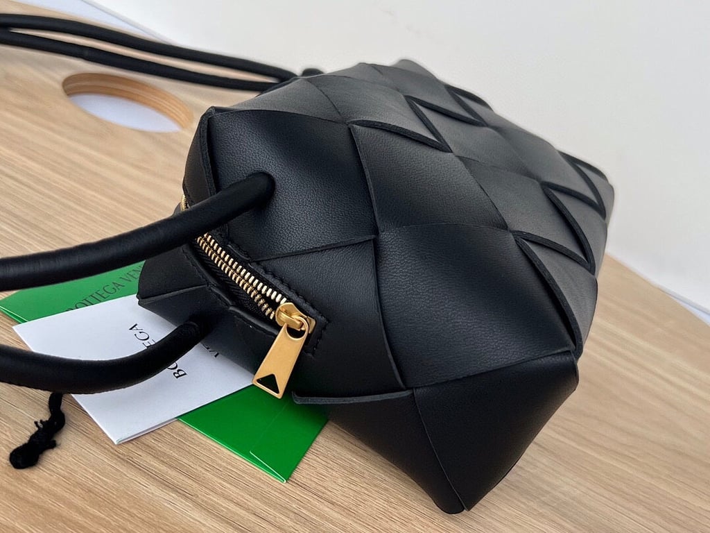 Bottega Veneta Cassette Camera Bag Black - 5