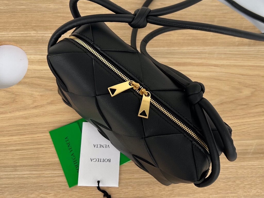 Bottega Veneta Cassette Camera Bag Black - 7