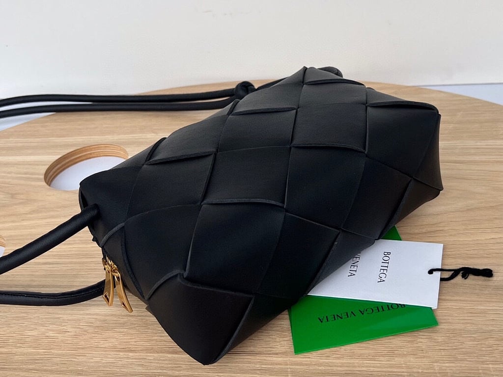 Bottega Veneta Cassette Camera Bag Black - 8