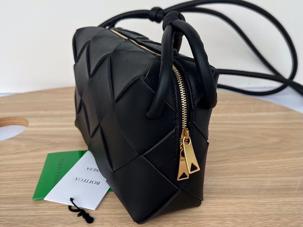 Bottega Veneta Cassette Camera Bag Black - 9