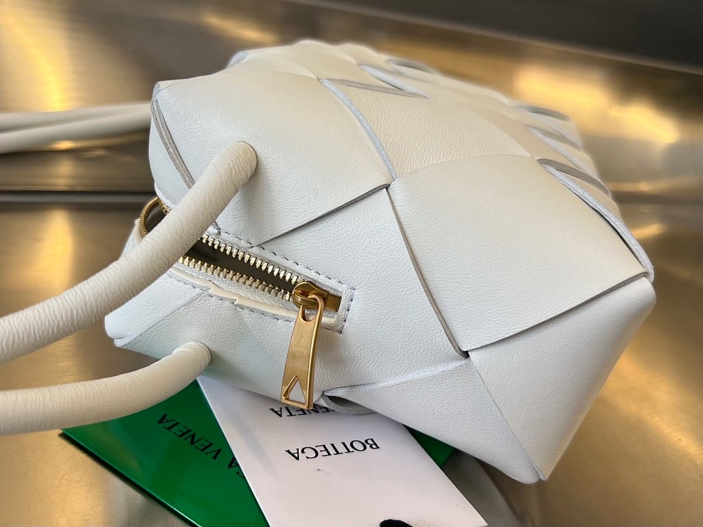 Bottega Veneta Cassette Camera Bag White - 3