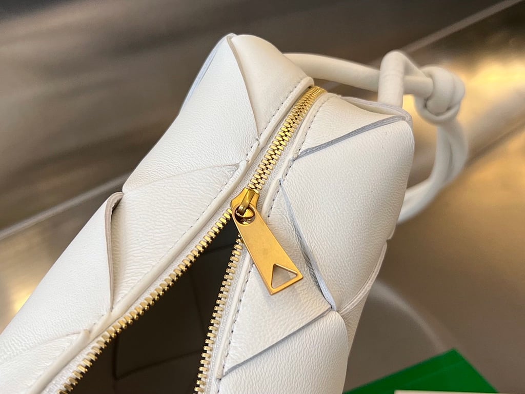 Bottega Veneta Cassette Camera Bag White - 6