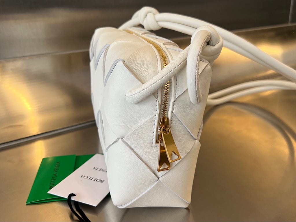 Bottega Veneta Cassette Camera Bag White - 9