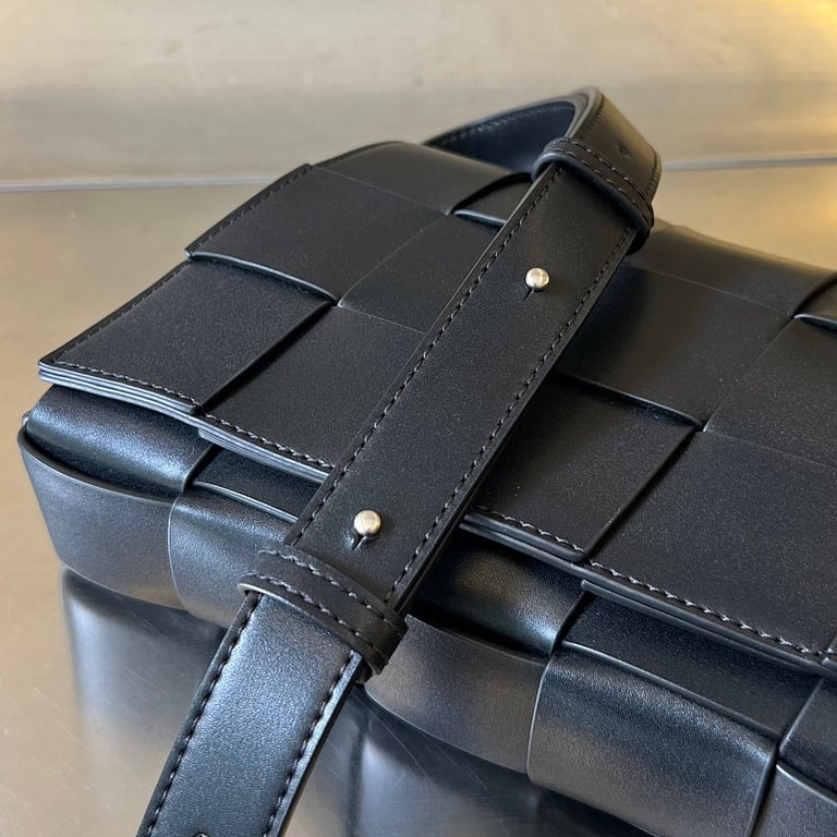 Bottega Veneta Cassette Crossbody Bag Black - 6