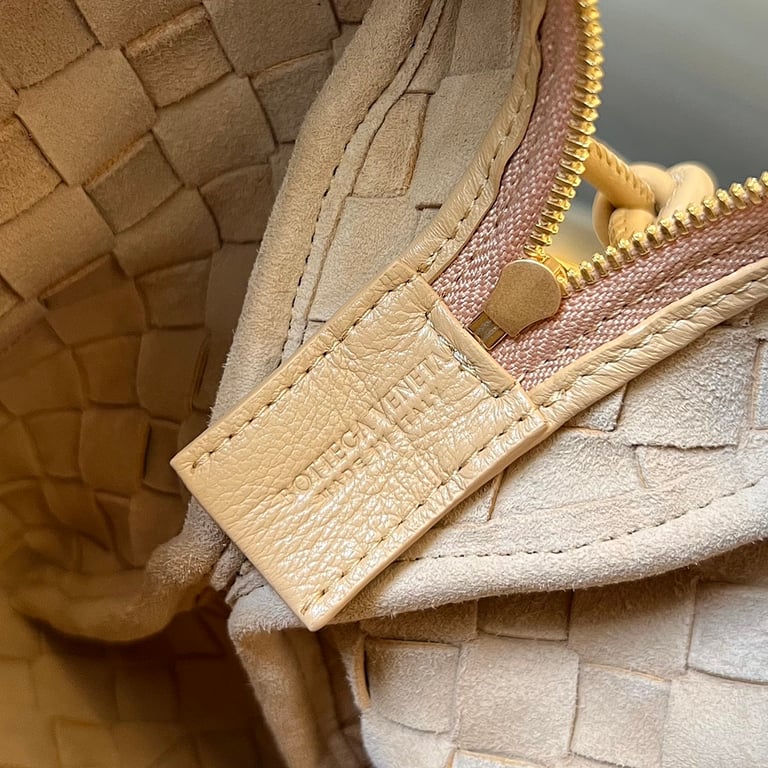 Bottega Veneta Medium Loop Camera Bag Beige - 4