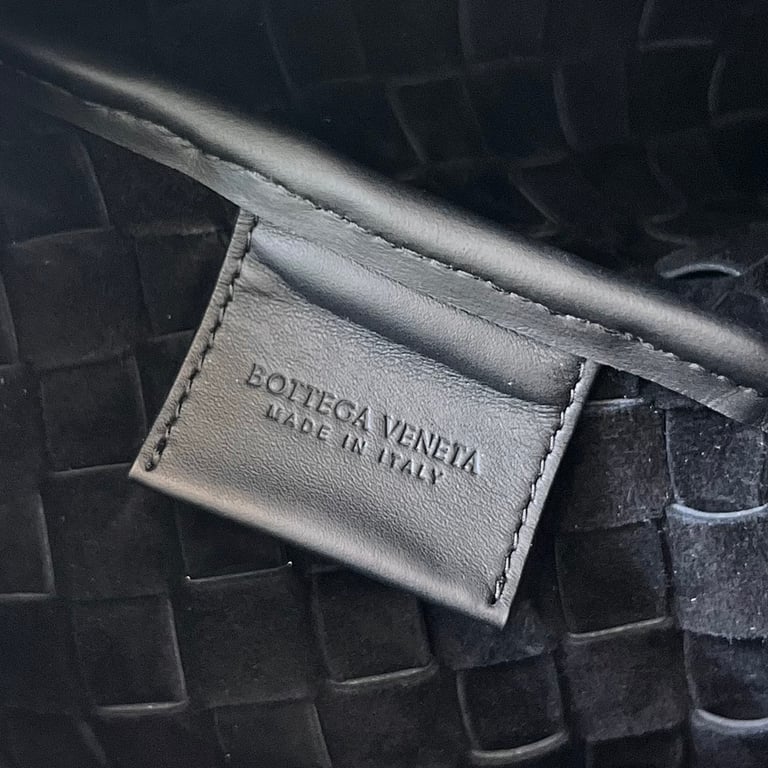 Bottega Veneta Intrecciato Leather Clutch 651852 Black - 3