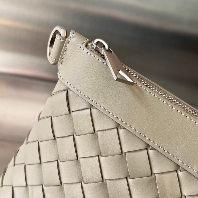 Bottega Veneta Intrecciato Leather Clutch 651852 - 2