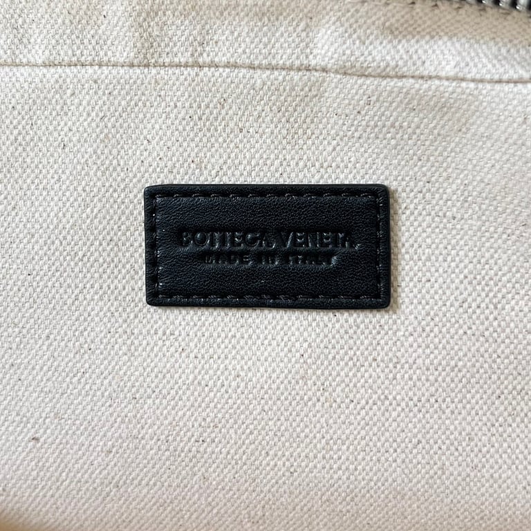 Bottega Veneta Intrecciato 765809 Medium Pouch - 2