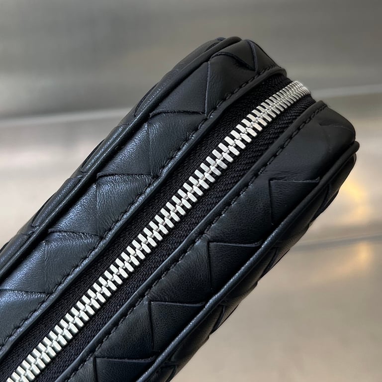 Bottega Veneta Intrecciato 765809 Medium Pouch - 4