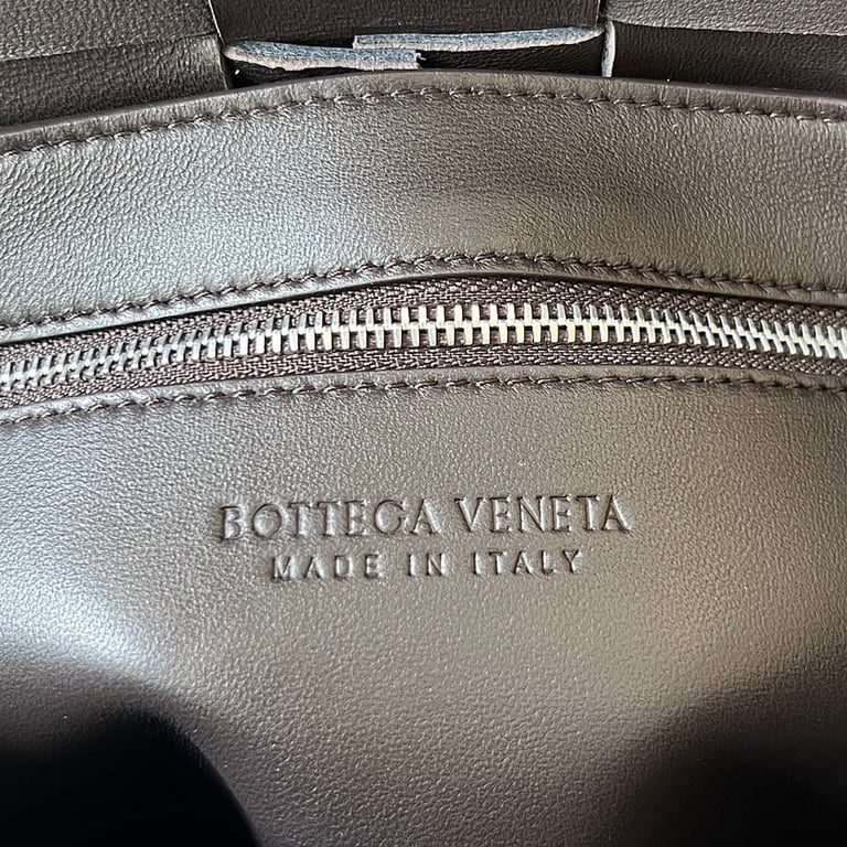 Bottega Veneta Cassette Messenger Bag 741777 Brown - 3
