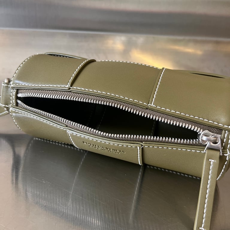 Bottega Veneta Cassette Cylinder Bag Green - 4