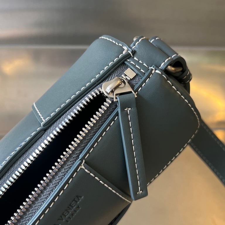 Bottega Veneta Intrecciato Cylinder Bag Blue - 3