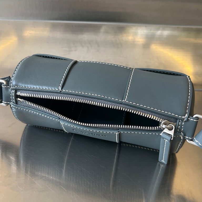 Bottega Veneta Intrecciato Cylinder Bag Blue - 4