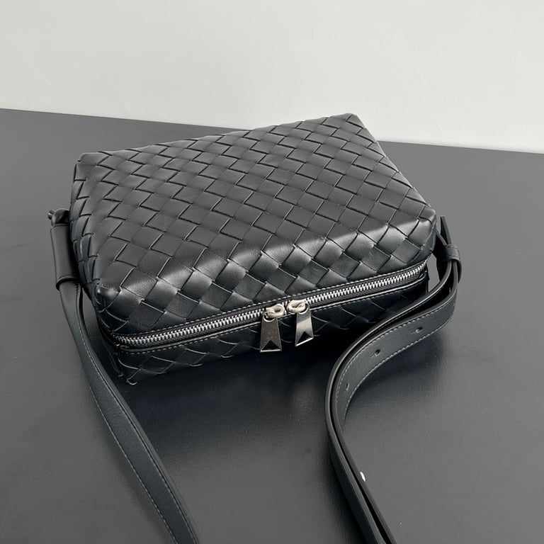 Bottega Veneta Loop Camera Bag Black - 6