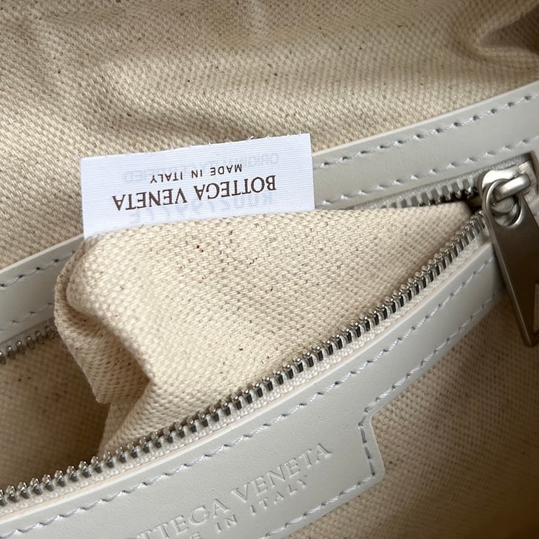 Bottega Veneta Loop Camera Bag White 755774 - 2