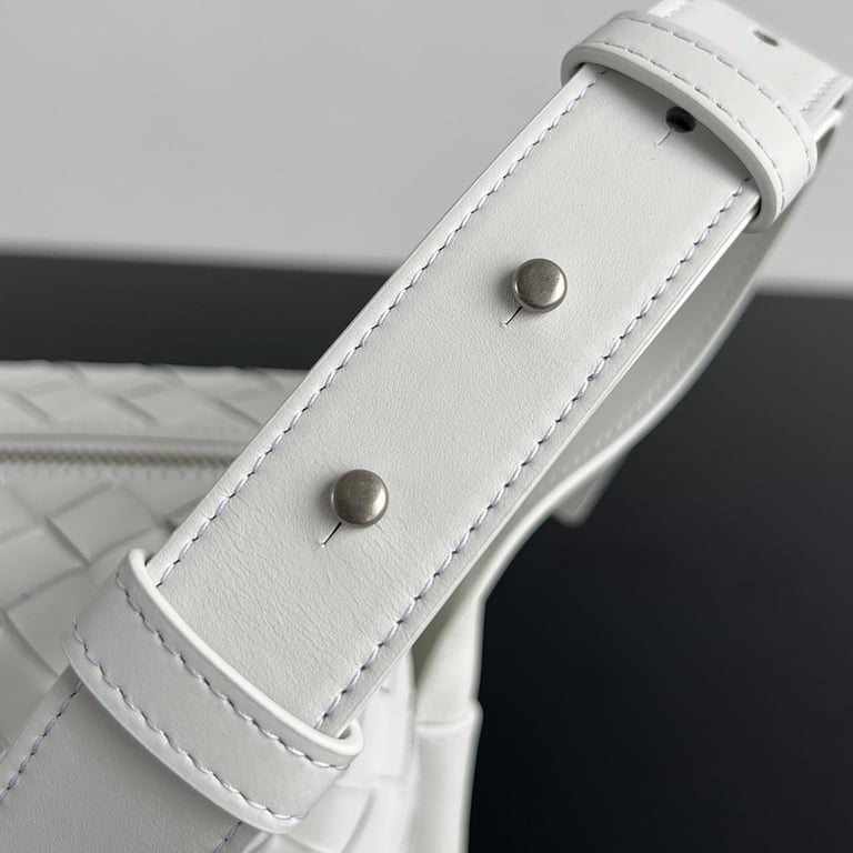 Bottega Veneta Loop Camera Bag White 755774 - 4