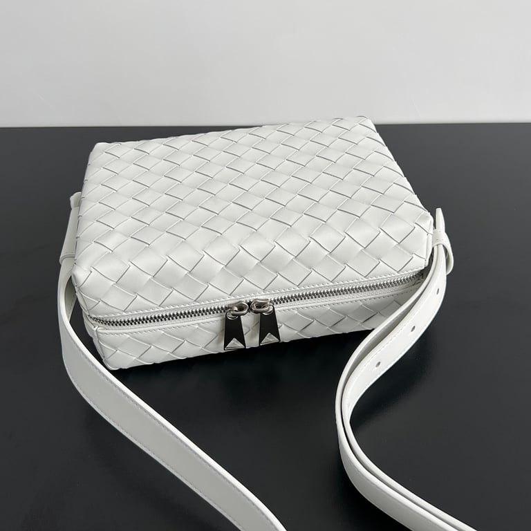 Bottega Veneta Loop Camera Bag White 755774 - 6