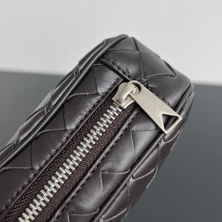 Bottega Veneta Intrecciato Medium Pouch 765809 Dark Brown - 2