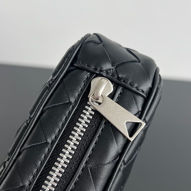 Bottega Veneta Intrecciato 765809 Medium Pouch Black - 6
