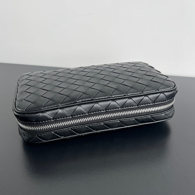 Bottega Veneta Intrecciato 765809 Medium Pouch Black - 7