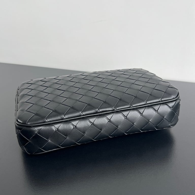 Bottega Veneta Intrecciato 765809 Medium Pouch Black - 8