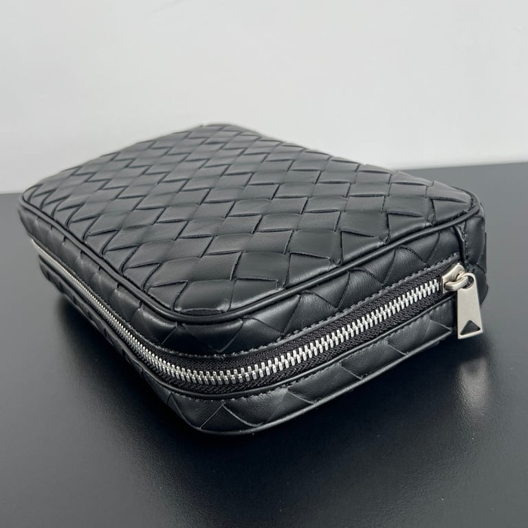 Bottega Veneta Intrecciato 765809 Medium Pouch Black - 9