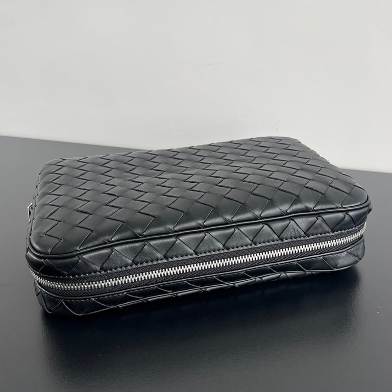 Bottega Veneta Intrecciato Large Pouch Black - 6