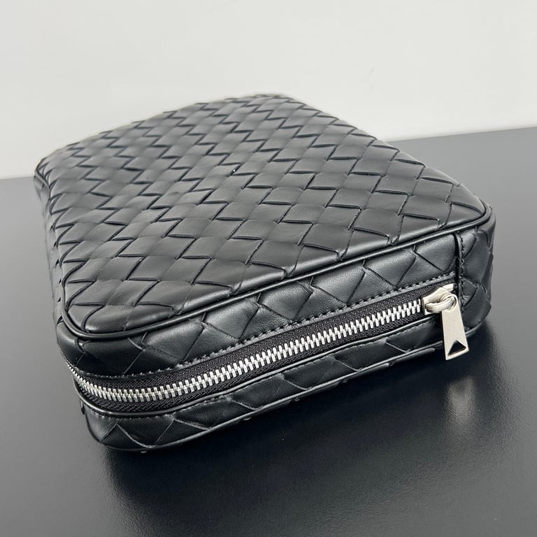 Bottega Veneta Intrecciato Large Pouch Black - 9