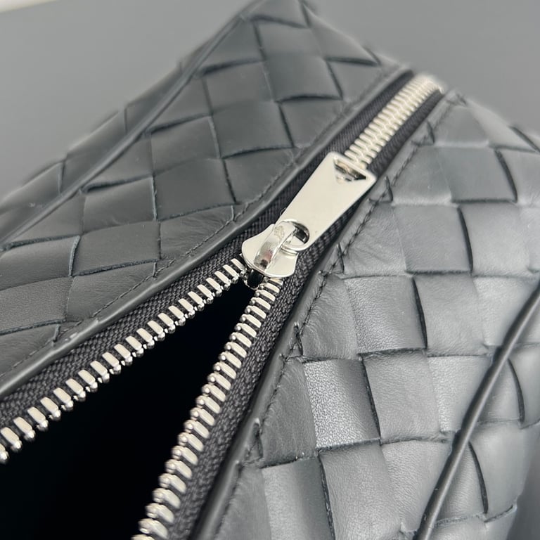 Bottega Veneta Intrecciato Toiletry Case Black - 5