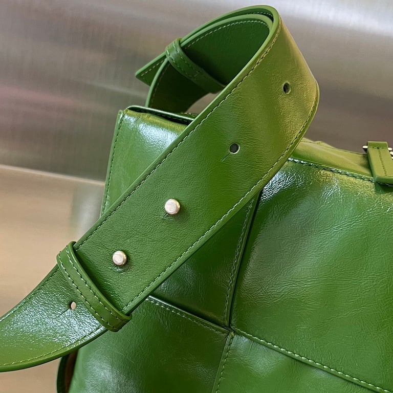 Bottega Veneta Intrecciato Camera Bag 731165 Green - 9