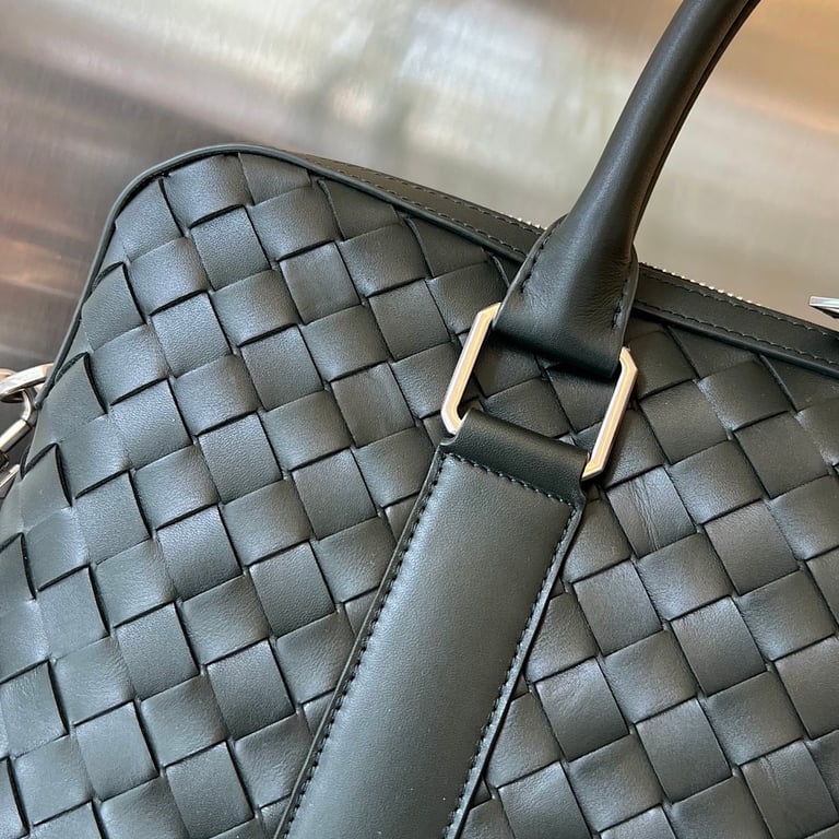 Bottega Veneta Intrecciato Leather Briefcase Black 690702 - 9
